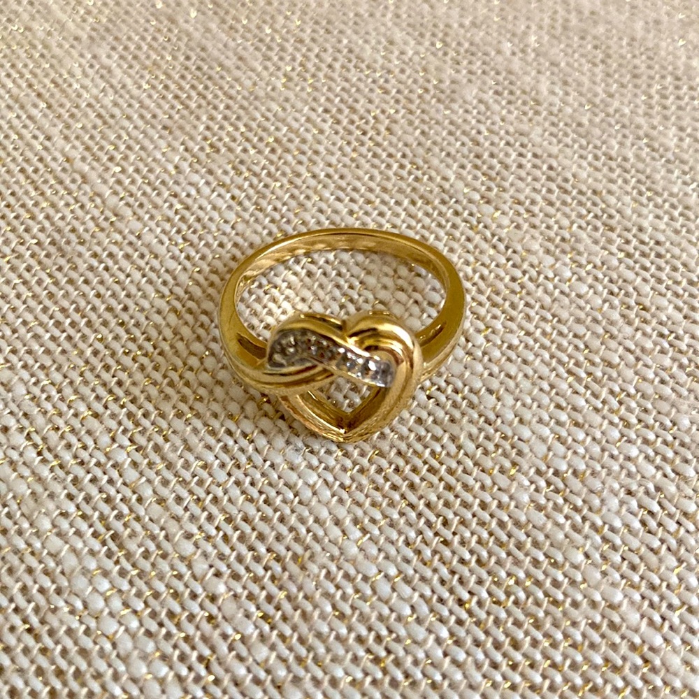 So Pretty Solid 14k Gold and Diamond Chip Heart Vintage Ring